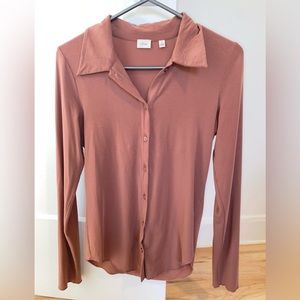 Aritzia Wilfred pose long sleeve